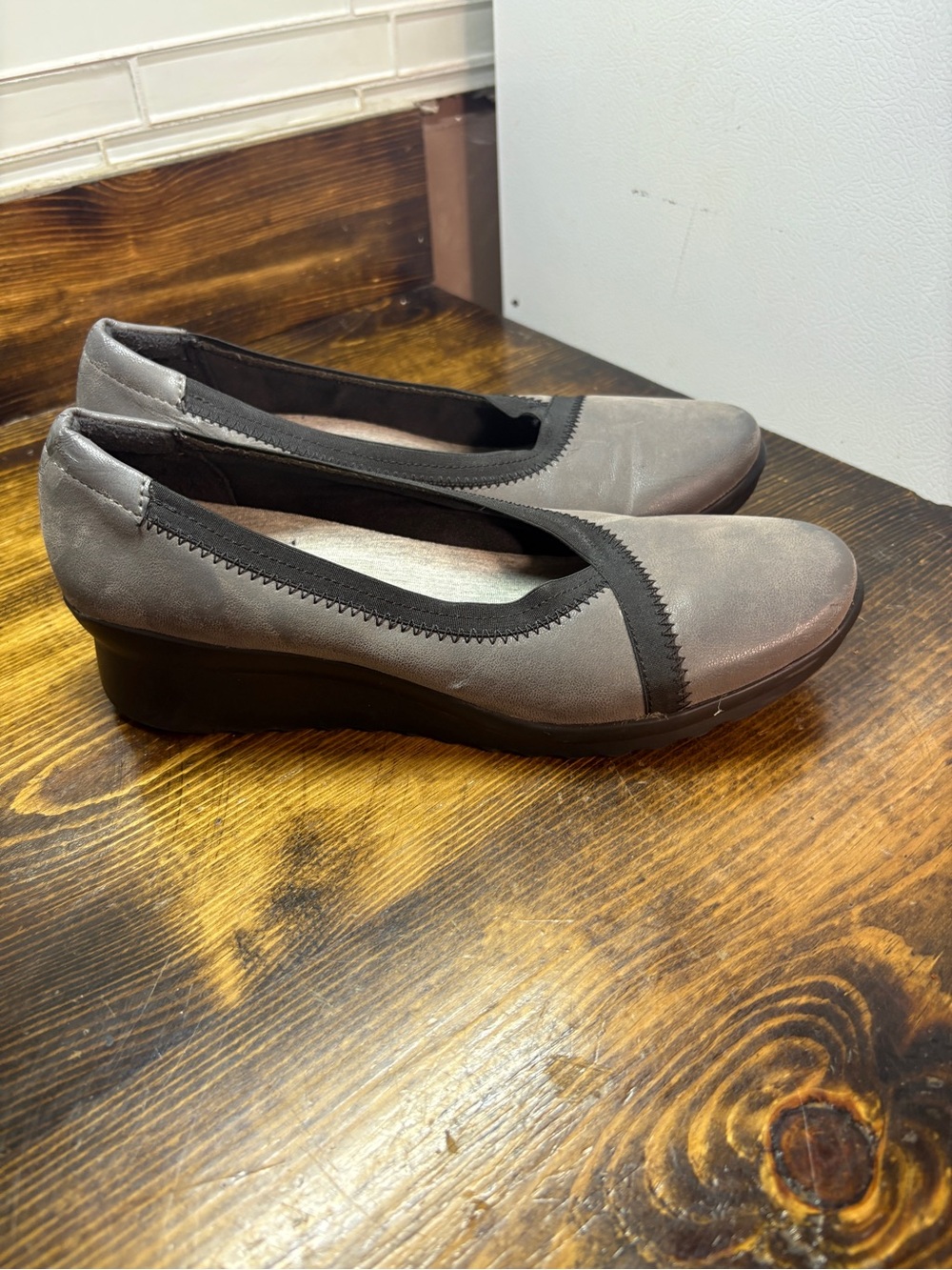 Clark’s Gray Low Wedge Flats Size 9